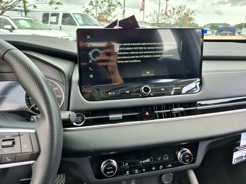New 2026 Mitsubishi Outlander ES FWD image 16