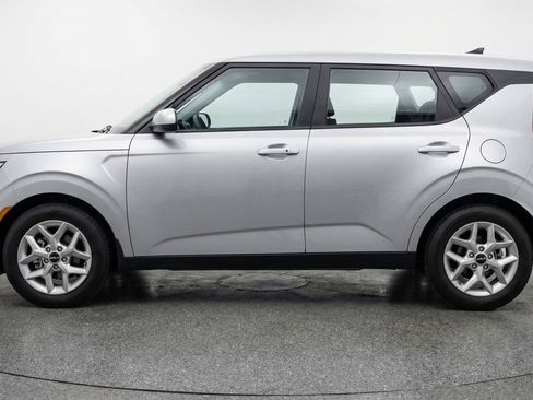 Used 2025 Kia Soul LX w/ LX Technology Package image 5