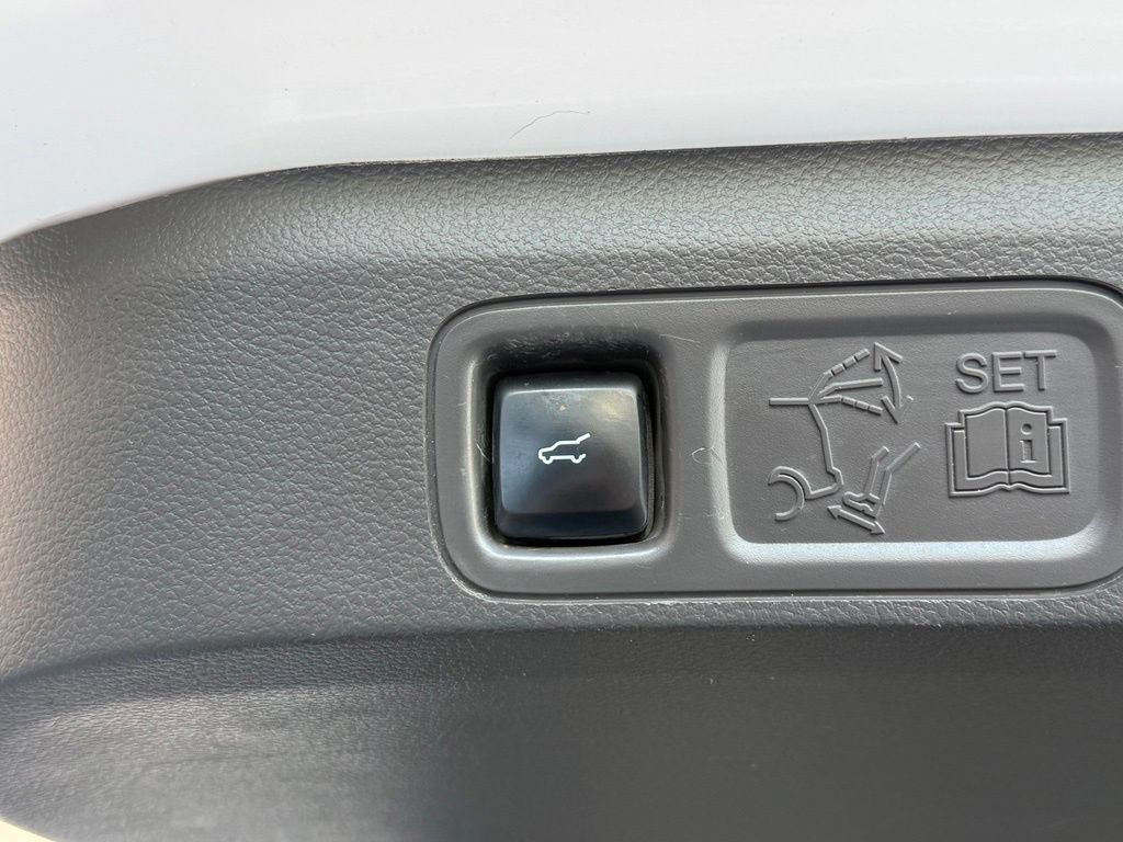 Used 2018 Ford Expedition Limited w/ Equipment Group 302A AWD/4WD image 21