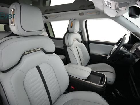 Used 2023 Rivian R1S Adventure AWD/4WD image 23