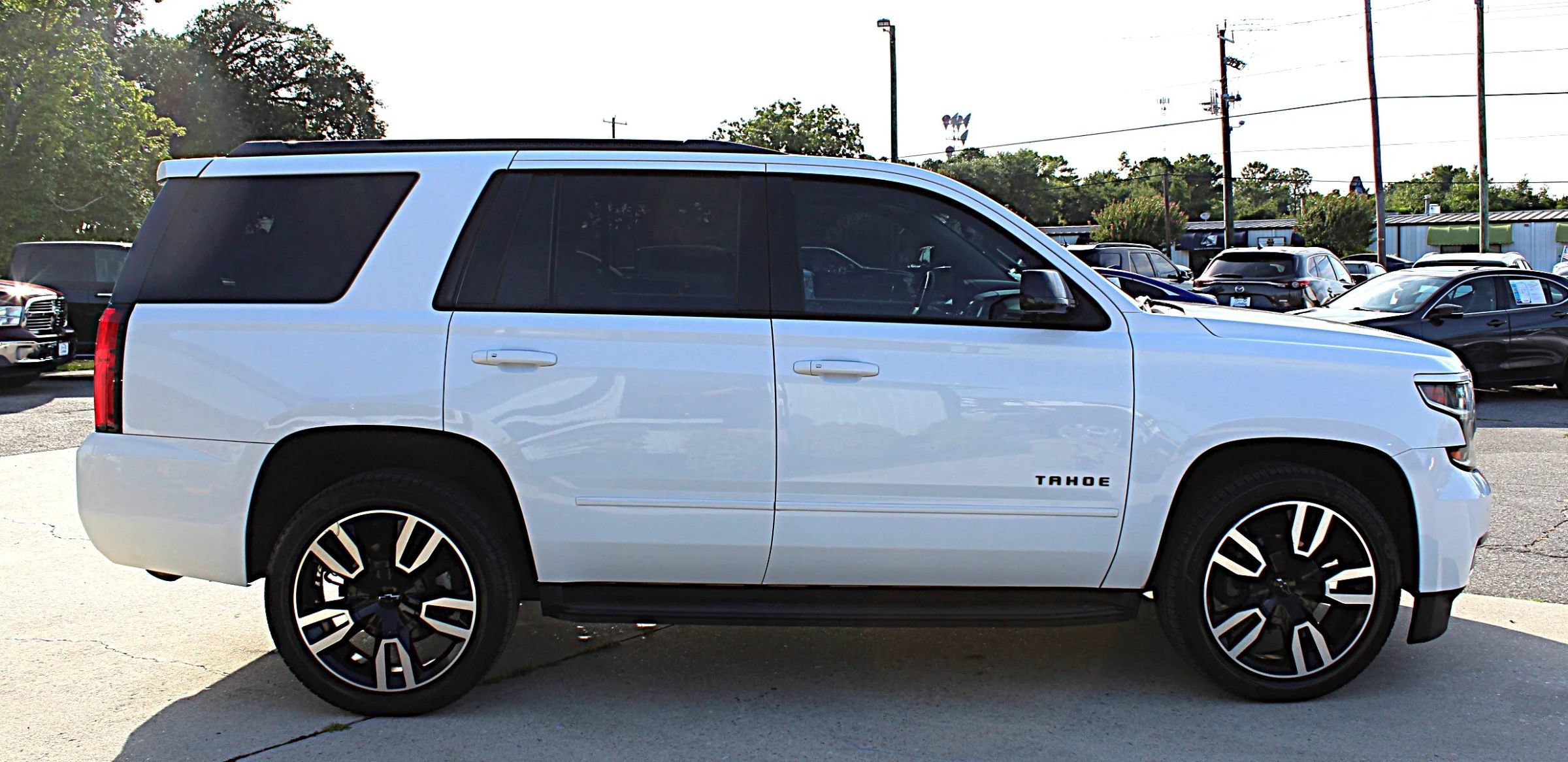 Used 2018 Chevrolet Tahoe Premier w/ RST 6.2L Performance Edition AWD/4WD image 6
