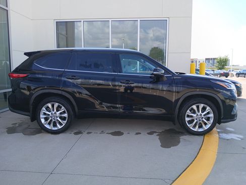 Used 2023 Toyota Highlander Limited AWD/4WD image 6
