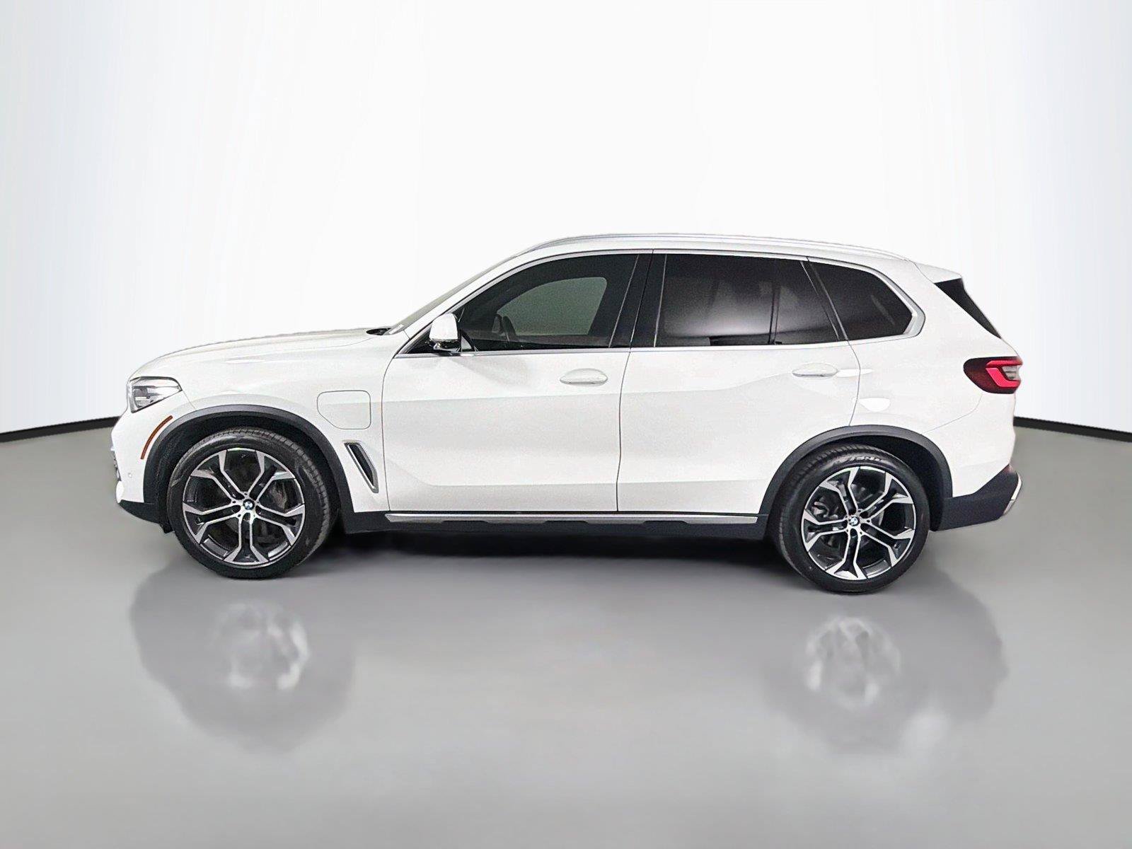 Used 2021 BMW X5 xDrive45e w/ Parking Assistance Package AWD/4WD image 9