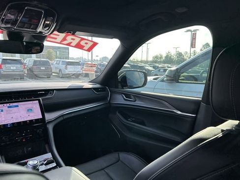 Used 2024 Jeep Grand Cherokee Overland image 37