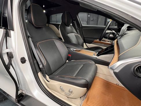 Used 2023 Lucid Air Touring image 4