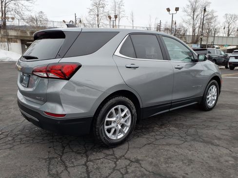 Used 2023 Chevrolet Equinox LT image 3