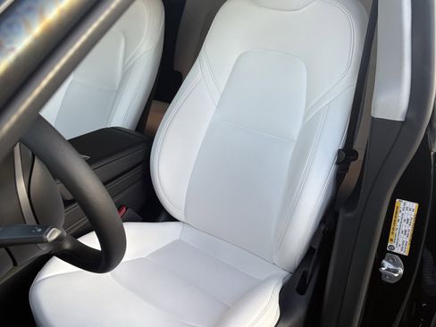 Used 2024 Tesla Model Y Long Range image 6