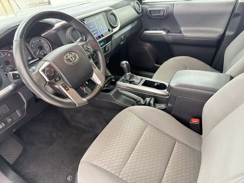 Used 2022 Toyota Tacoma SR5 w/ Technology Package RWD image 4