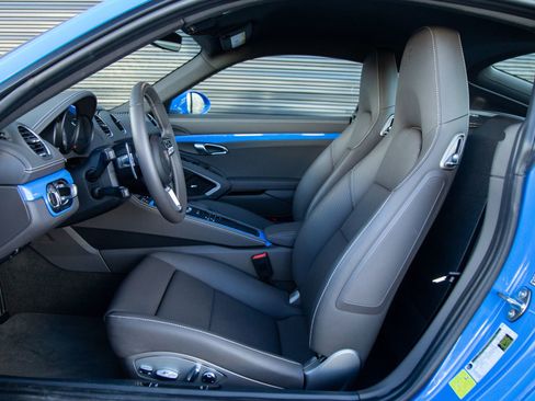 Certified 2025 Porsche 718 Cayman S RWD image 5