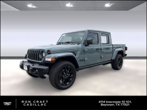 Used 2025 Jeep Gladiator Sport image 1