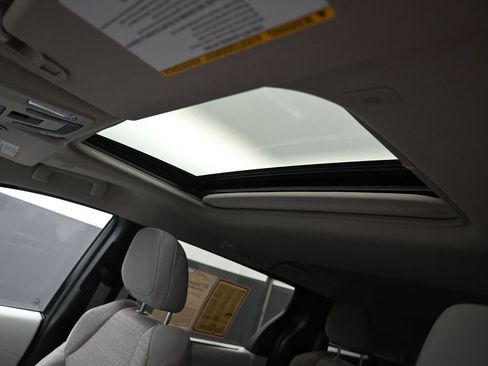 Certified 2025 Toyota Sienna LE w/ LE Plus Package image 27