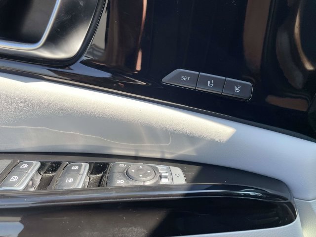 Certified 2022 Kia Carnival SX FWD image 18