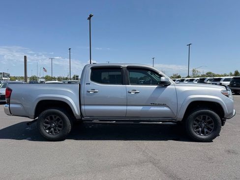 Used 2020 Toyota Tacoma SR5 RWD image 4
