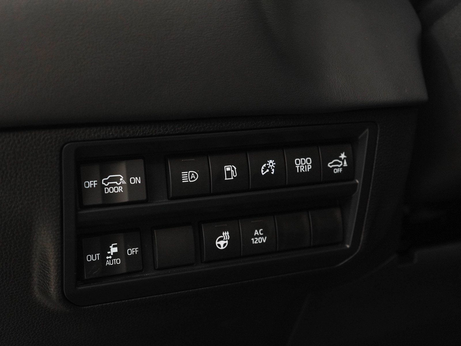 Used 2025 Toyota Sequoia Platinum AWD/4WD image 28