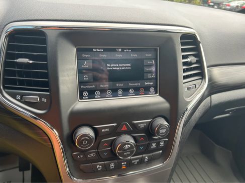 Used 2021 Jeep Grand Cherokee Laredo image 19