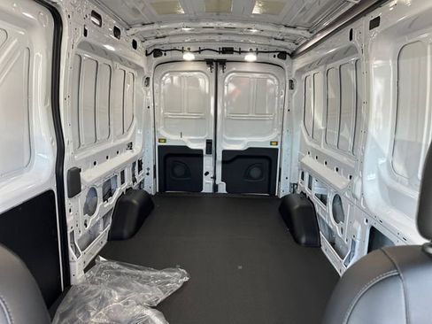 New 2025 Ford Transit 250 148 Medium Roof image 18