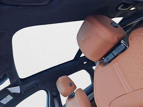 New 2025 Jaguar F-PACE R-Dynamic S image 30