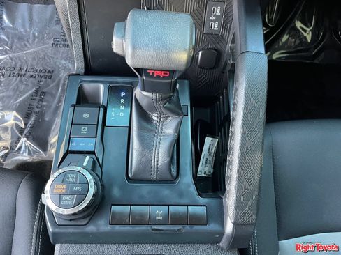 Used 2024 Toyota Tacoma TRD Off-Road w/ TRD Off Road Upgrade Package AWD/4WD image 31