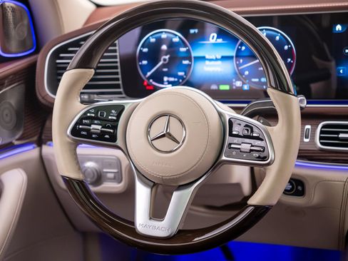 Used 2023 Mercedes-Benz Maybach GLS 600 4MATIC image 10