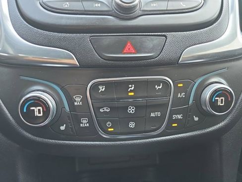 Used 2021 Chevrolet Equinox LT image 4