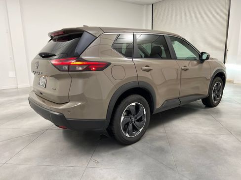 Used 2025 Nissan Rogue SV AWD/4WD image 9