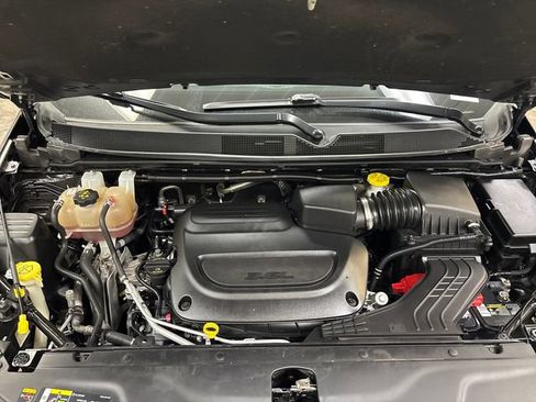Used 2022 Chrysler Pacifica Touring-L FWD image 19