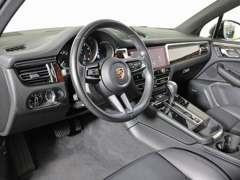 Used 2024 Porsche Macan image 4