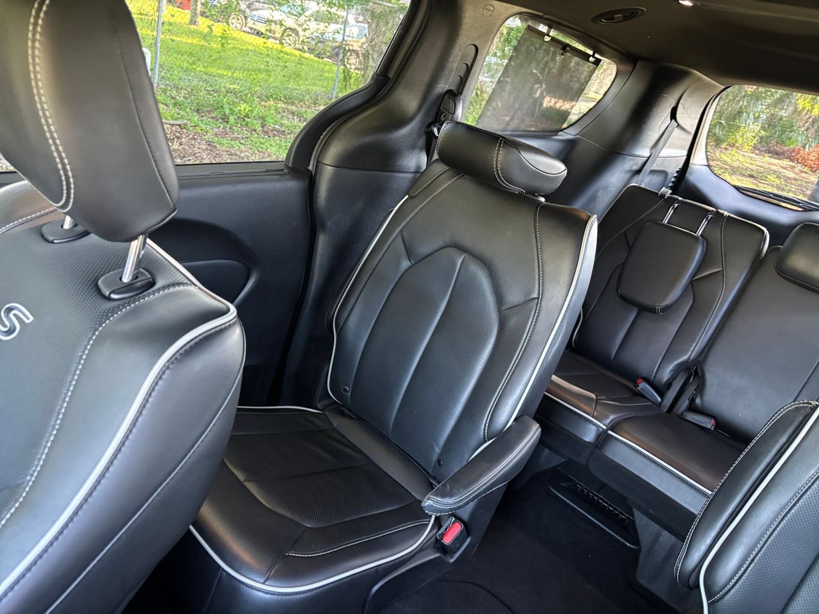 Used 2025 Chrysler Pacifica Limited FWD image 43