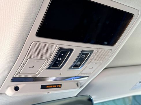 Used 2024 Land Rover Defender 110 SE image 26