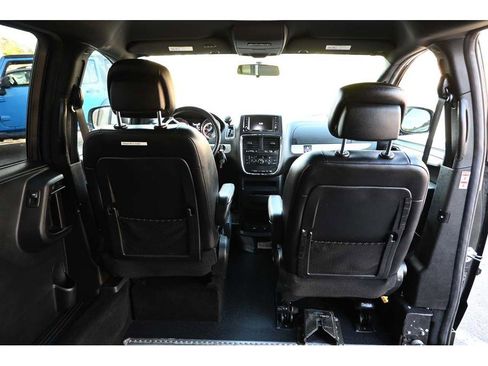 Used 2015 Dodge Grand Caravan R/T image 17