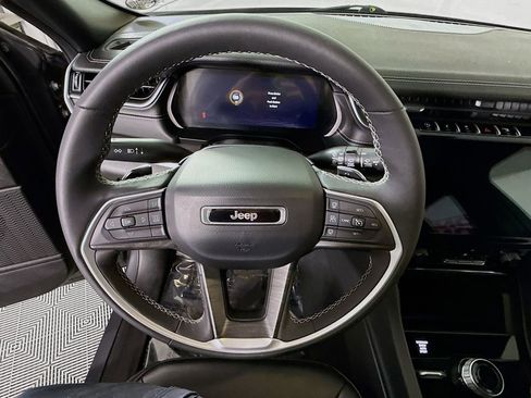 Used 2024 Jeep Grand Cherokee Limited image 22