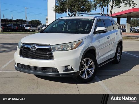 Used 2015 Toyota Highlander XLE image 1