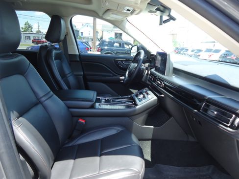 Used 2023 Lincoln Aviator AWD w/ Premium Package image 25