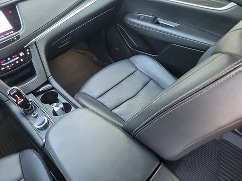 Used 2022 Cadillac XT5 Sportv w/ Technology Package image 16