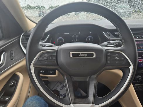 Used 2022 Jeep Grand Cherokee L Limited RWD image 11