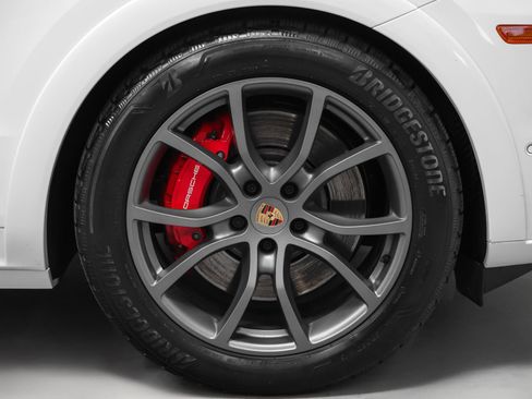 Certified 2025 Porsche Cayenne GTS AWD/4WD image 17