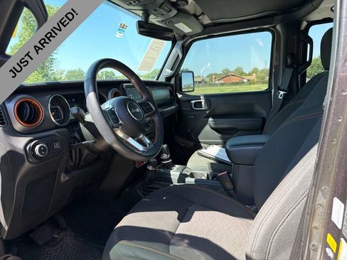 Used 2023 Jeep Gladiator Mojave w/ Cold Weather Group AWD/4WD image 10