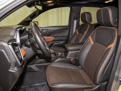 Used 2024 GMC Canyon AT4 w/ AT4 Premium Package image 11