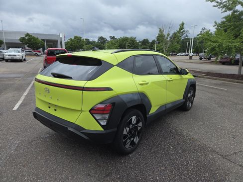 Used 2024 Hyundai Kona SEL w/ Convenience Package FWD image 3