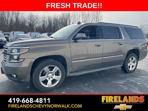 Used 2016 Chevrolet Suburban LT image 6