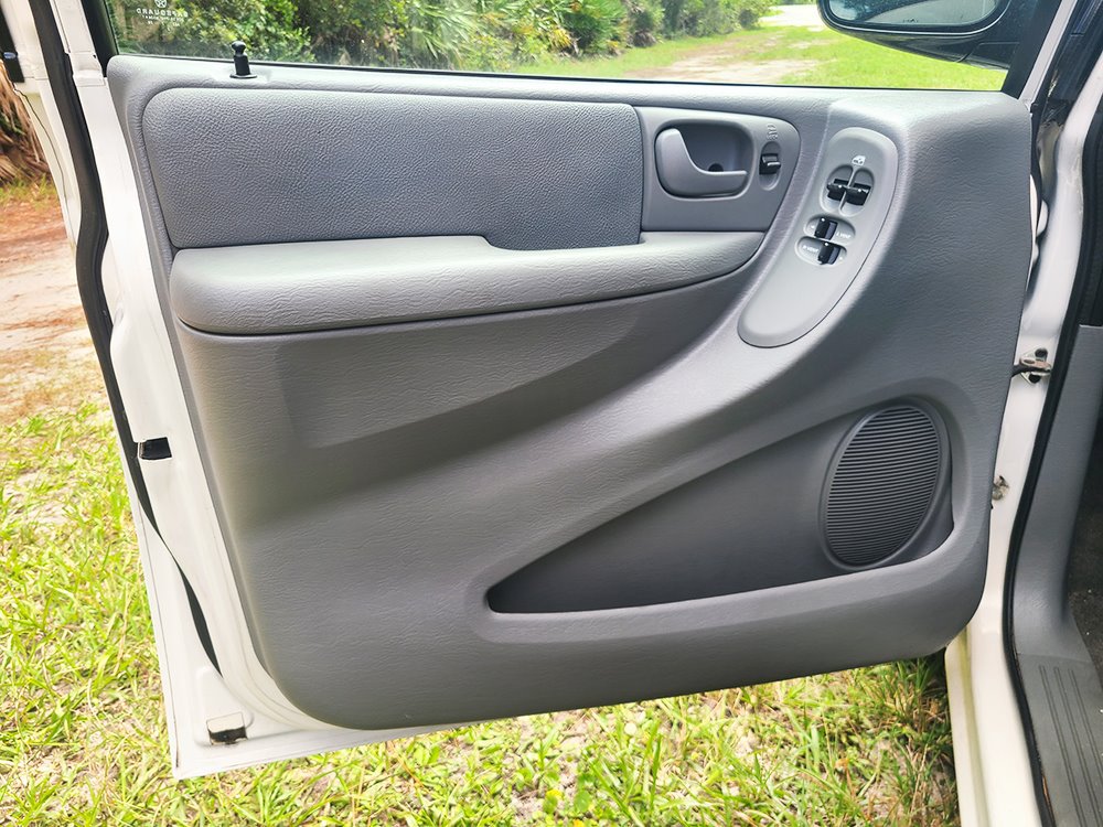 Used 2007 Chrysler Town & Country w/ Popular Equipment Group I FWD image 26