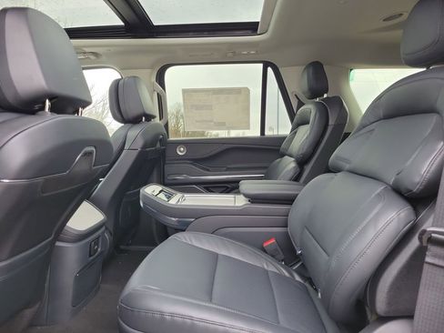 New 2026 Lincoln Navigator Reserve image 14