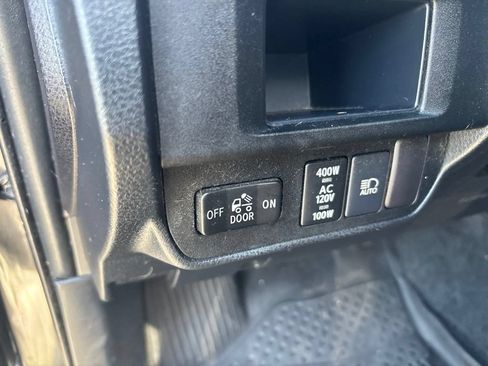 Used 2018 Toyota Tacoma TRD Sport w/ Technology Package RWD image 16