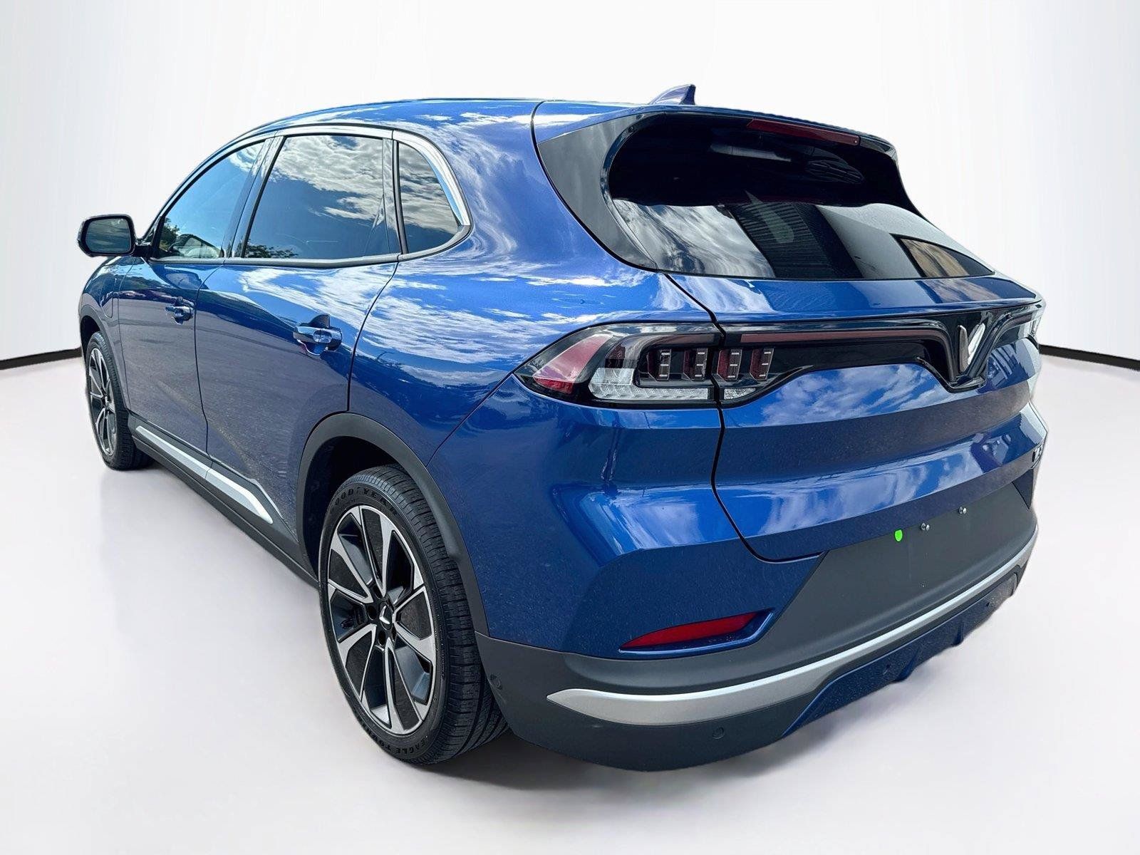 Used 2024 VinFast VF 8 Plus AWD/4WD image 3