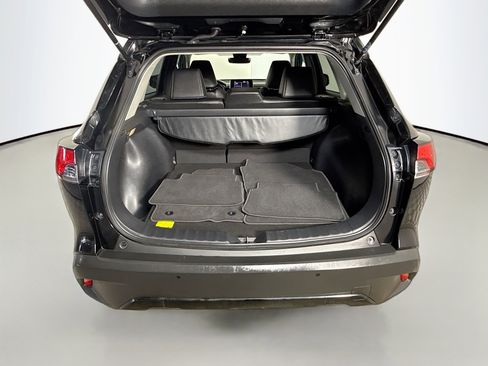 Used 2022 Toyota Corolla Cross XLE AWD/4WD image 35