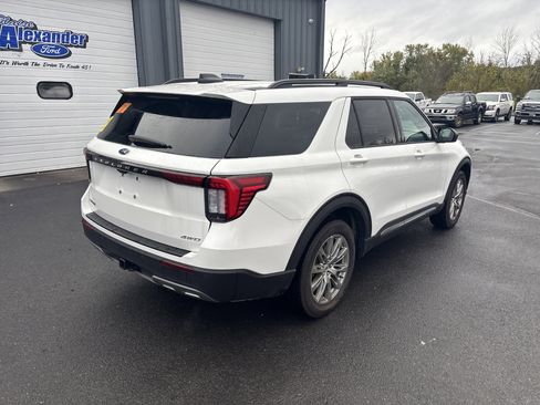 Used 2025 Ford Explorer Active w/ Active Comfort Package image 3