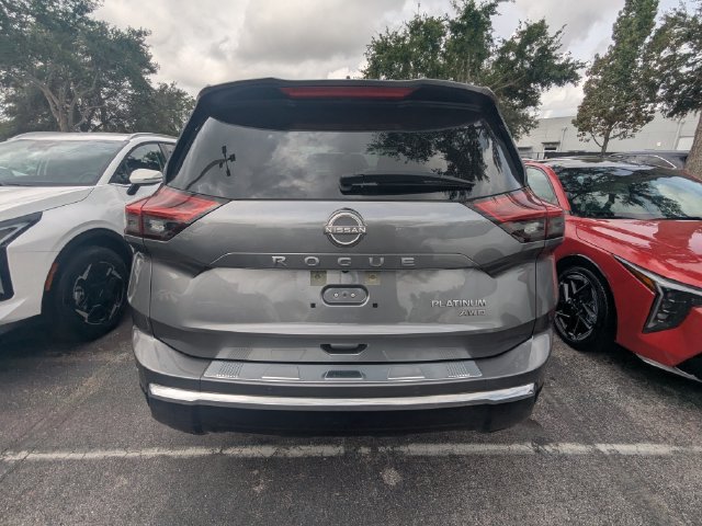 Used 2024 Nissan Rogue Platinum AWD/4WD image 3