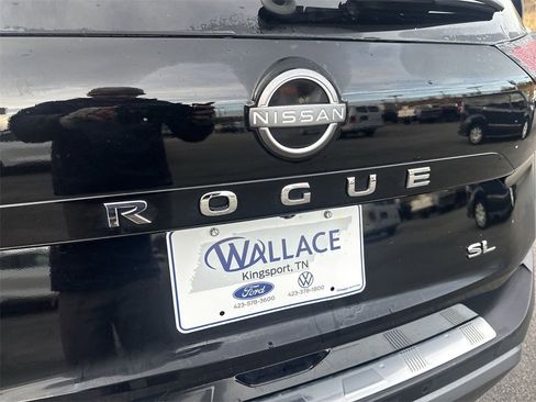 Used 2023 Nissan Rogue SL w/ SL Premium Package image 6