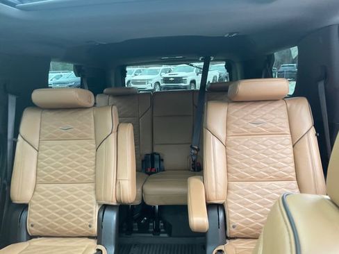 Used 2023 Cadillac Escalade Premium Luxury image 41