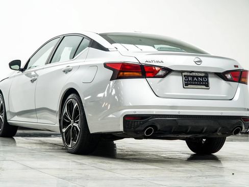 Used 2024 Nissan Altima 2.5 SR FWD image 10
